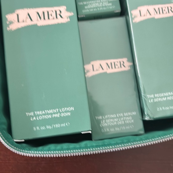 La Mer Skincare Set in Green Case - Picture 4 of 8